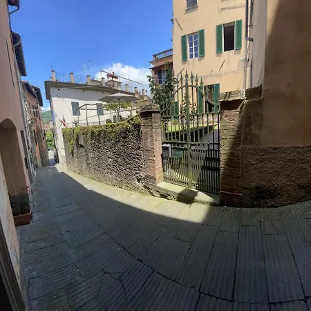 Palazzo Due Sorelle - Giardino * Барга